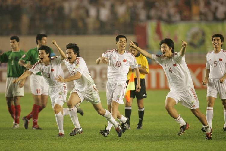 2002年国足小组赛对手